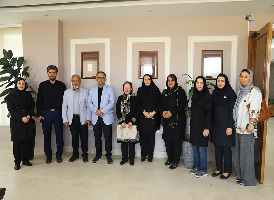 ظهرامروز خانم دکترسیده فاطمه مقیمی رئیس اتاق مشترک ایران وگرجستان واعضای  هیات رئیسه کانون زنان بازرگان استان بامهندس عبدیان رئیس اتاق بازرگانی قزوین دیدار و گفت وگو کردند.عکس کمکی شماره1