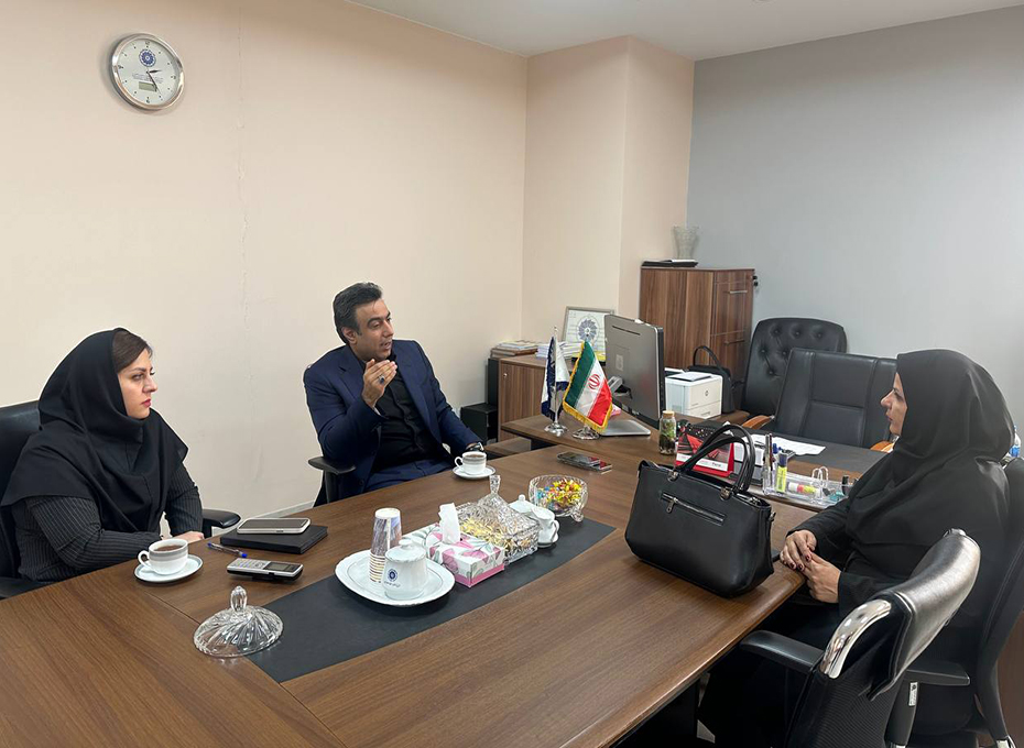 ظهرامروز درپی درخواست شرکت تولیدی ایران چسب درخصوص تعویق افتادن تخصیص  ارز و تاخیر درترخیص مواداولیه گروه کالایی 24الی 26یک نشست تخصصی مشاوره ای باحضور آقای محمدرضا  فاروقی رئیس اتحادیه ملی کارگزاران گمرکی ایران و خانم برومنددبیر اجرایی اتاق بازرگانی قزوین تشکیل شد.