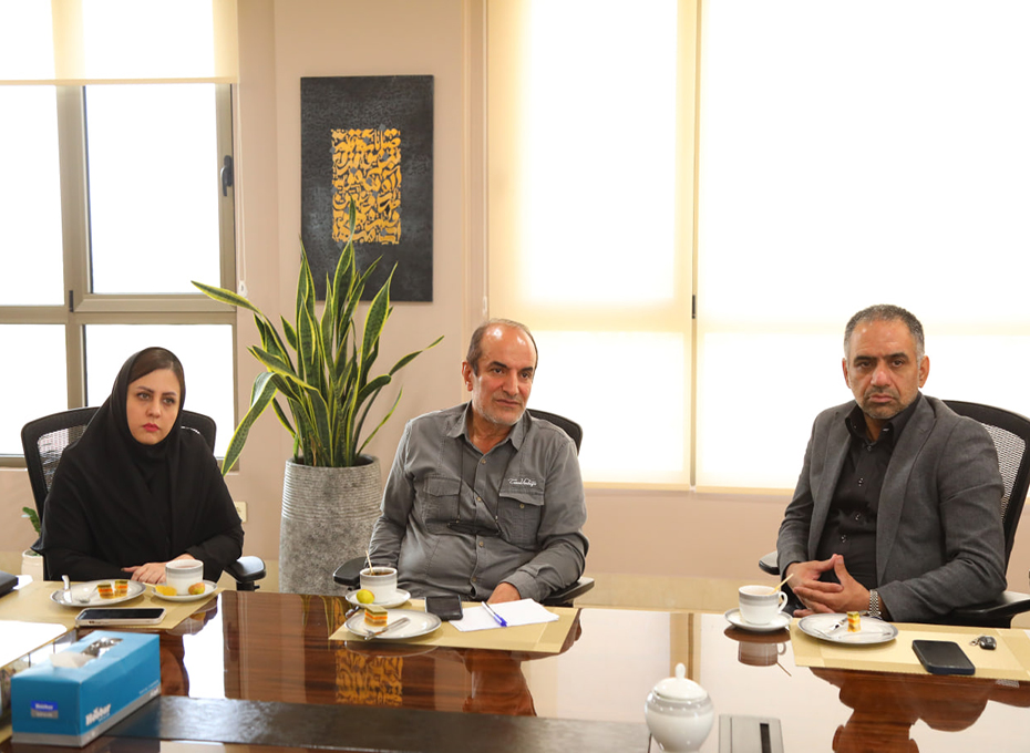 ظهرسه شنبه هفدهم مردادماه باحضوررئیس دانشگاه جامع علمی کاربردی استان قزوین دردفترریاست پارلمان بخش خصوصی استان ،تفاهم نامه مشترک پیرامون همکار های متقابل فی مابین به امضا رسید.عکس کمکی شماره2