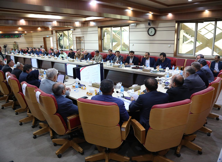 عصرپنجشنبه 27مردادماه باحضور آقایان دکترکوشش،تبار معاون هماهنگی اموراقتصادی و توسعه منطقه ای وزیر کشور،دکتراعلایی استاندارقزوین، مهندس عبدیان رئیس اتاق بازرگاني قزوین، دکترسیاهکالی نماینده  مردم قزوین در مجلس شورای اسلامی و مدیران ارشد اقتصادی استان ،نود ودومین جلسه شورای گفت و گوی استان تشکیل شد.عکس کمکی شماره5