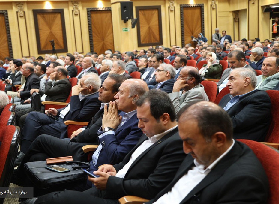  سومین نشست دهمین دوره هیات نمایندگان اتاق ایران با حضورمهندس سلاح ورزی ریاست اتاق ایران،روسای اتاقهای بازرگانی سراسرکشورومهندس عبدیان رئیس اتاق بازرگانی قزوین، نمایندگان اتاق قزوین و پارلمانهای  بخش خصوصی کشور در محل اتاق ایران برگزار شد.عکس کمکی شماره1