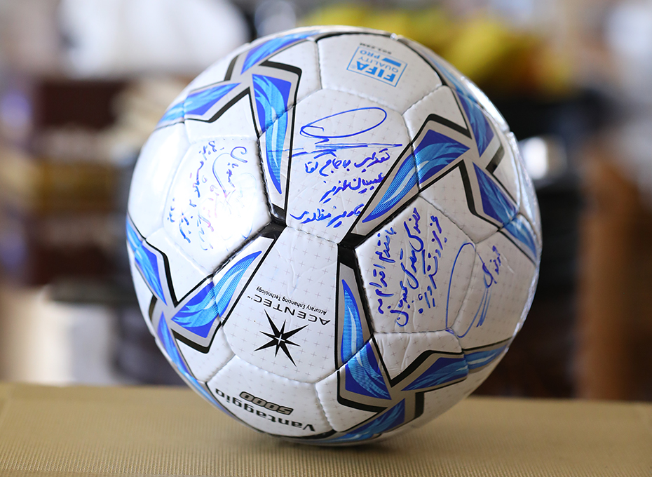 ظهرچهارشنبه اول شهریورماه، پرویز مظلومی اسطوره باشگاه فوتبال استقلال و تیم ملی به همراه تعدادی از پیشکسوتان باسابقه این باشگاه بامهندس مهدی عبدیان رئیس اتاق بازرگانی،صنایع ،معادن وکشاورزی قزوین وعضوسابق هیات مدیره باشگاه استقلال دیدارکردند.عکس کمکی شماره1