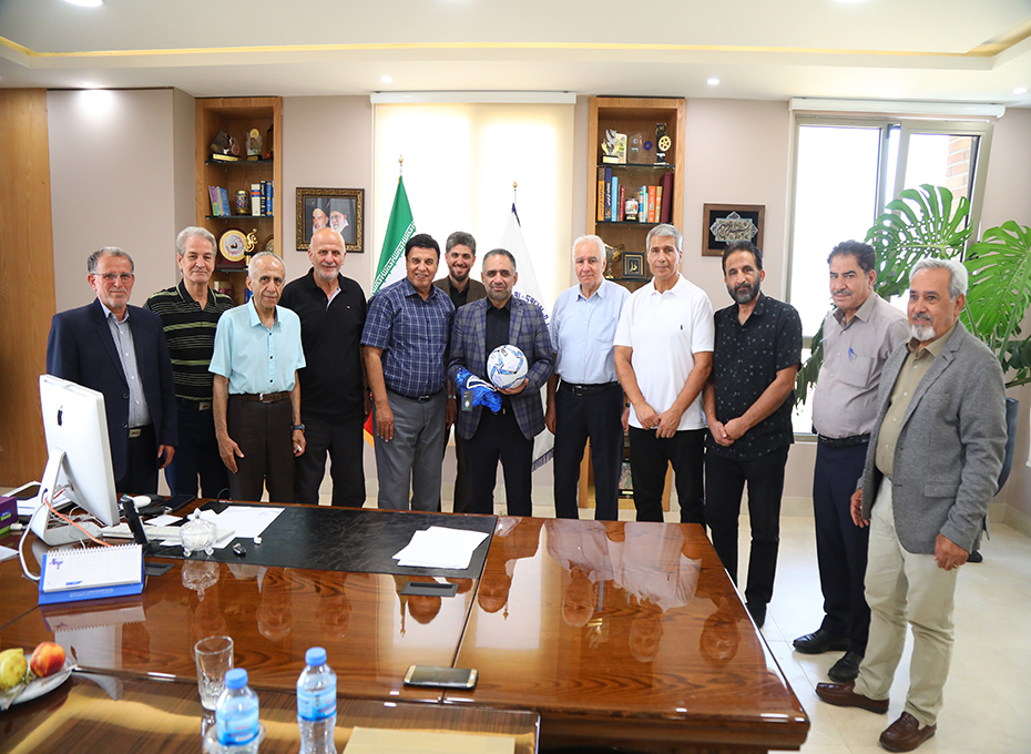 دیدارپیشکسوتان تاریخ سازباشگاه استقلال باریاست اتاق بازرگانی قزوین