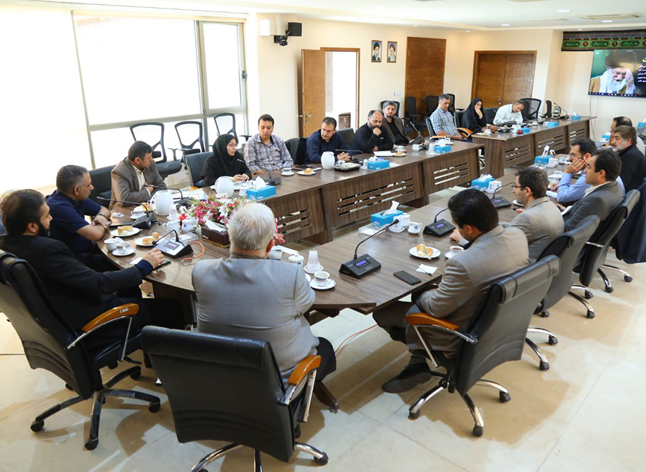 صبح امروز نشست کمک به اشتغال معتادان بهبودیافته  باتوجه به پتانسیلهای واحدهای صنعتی وتولیدی دراتاق بازرگانی قزوین تشکیل شد.عکس کمکی شماره3