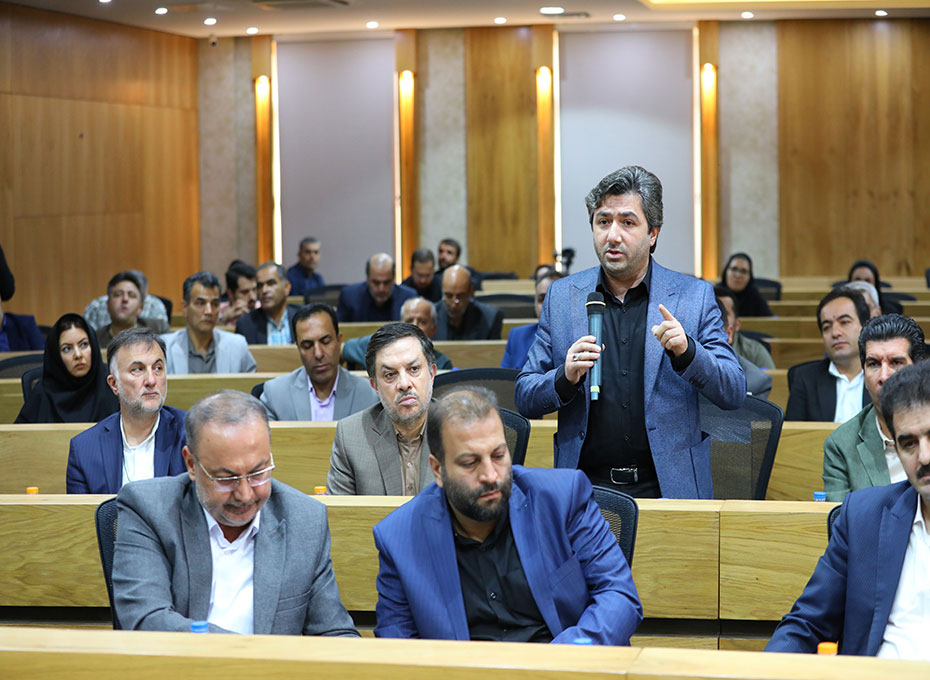 ظهریکشنبه 5شهریور ماه ،،نشست تخصصی وفوق العاده هیات نمایندگان پارلمان بخش خصوصی و فعالان اقتصادی استان قزوین باریاست سازمان امورمالیایتی کشوردرسالن وکیل التجار(طبقه هشتم)اتاق بازرگانی قزوین برگزارشد.عکس کمکی شماره2