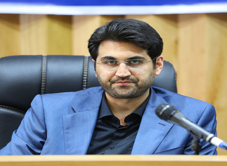 ظهریکشنبه 5شهریور ماه ،،نشست تخصصی وفوق العاده هیات نمایندگان پارلمان بخش خصوصی و فعالان اقتصادی استان قزوین باریاست سازمان امورمالیایتی کشوردرسالن وکیل التجار(طبقه هشتم)اتاق بازرگانی قزوین برگزارشد.عکس کمکی شماره3