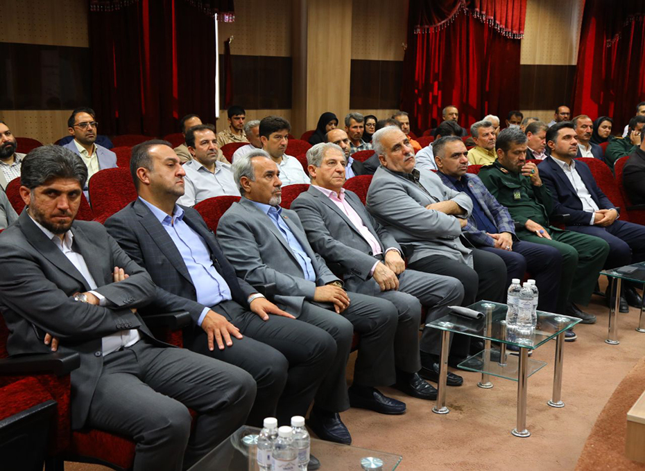  صبح دوشنبه سوم مهرماه سال جاری ، آیین گرامیداشت هفته دفاع مقدس در حوزه صنعت درسالن اجتماعات مرکز کسب وکارشهرک صنعتی کاسپین برگزارشد.عکس کمکی شماره1