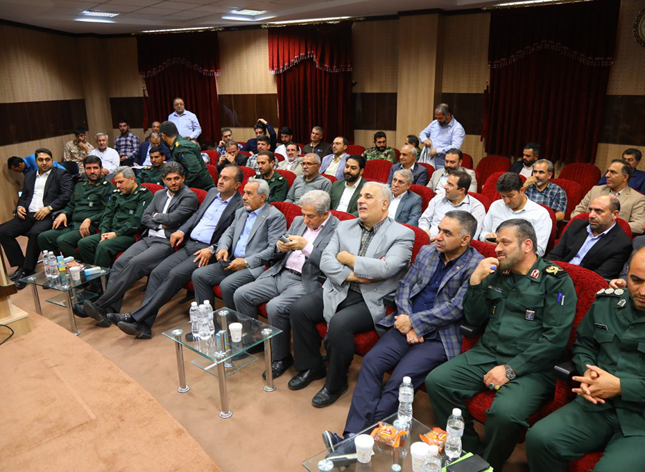 سرداررفیعی آتانی فرمانده سپاه صاحب الامر استان در مراسم بزرگداشت هفته دفاع مقدس در حوزه صنعت: صنعتگران و تلاشگران عرصه تولید؛همان سرداران  دوران دفاع مقدس هستند که غیرممکنها راممکن ساخته اند