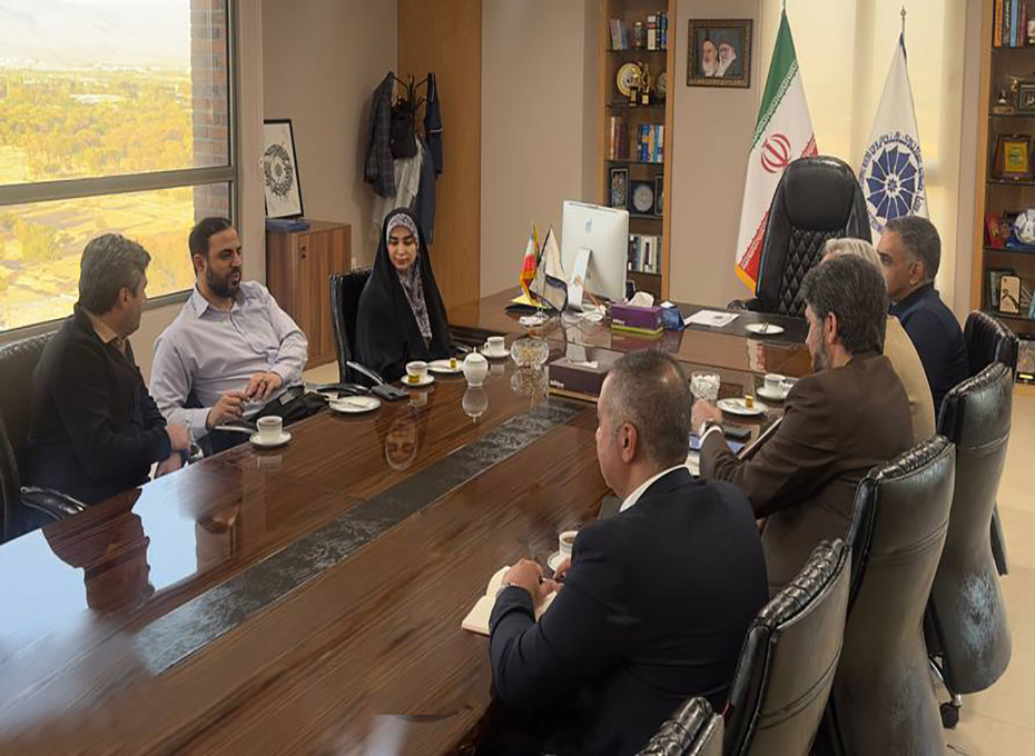 باحضور دکتر فرجی معاون دکترمخبر در اتاق بازرگانی قزوین صورت گرفت؛   پیگیری مسائل صادرکنندگان استان قزوین ازسوی معاون اول ریاست جمهوریعکس کمکی شماره1