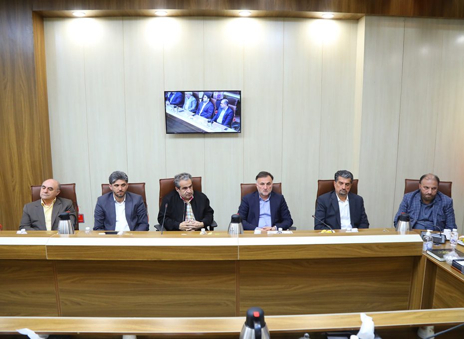 بعدازظهر دوشنبه بیست وچهارم مهرماه، مهندس عبدیان رئیس اتاق بازرگانی قزوین ،اعضای هیات رئیسه و هیات نمایندگان ،معاون اجرایی ومشاوررئیس و دبیر اجرایی پارلمان بخش خصوصی استان باآقایان دکتررجبی دادستان عمومی وانقلاب استان و رمضانی معاونت دادستانی دیدار  و گفت وگوکردندعکس کمکی شماره1