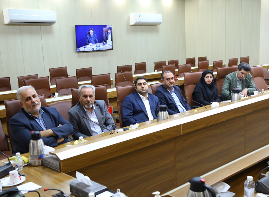 بعدازظهر دوشنبه بیست وچهارم مهرماه، مهندس عبدیان رئیس اتاق بازرگانی قزوین ،اعضای هیات رئیسه و هیات نمایندگان ،معاون اجرایی ومشاوررئیس و دبیر اجرایی پارلمان بخش خصوصی استان باآقایان دکتررجبی دادستان عمومی وانقلاب استان و رمضانی معاونت دادستانی دیدار  و گفت وگوکردندعکس کمکی شماره2