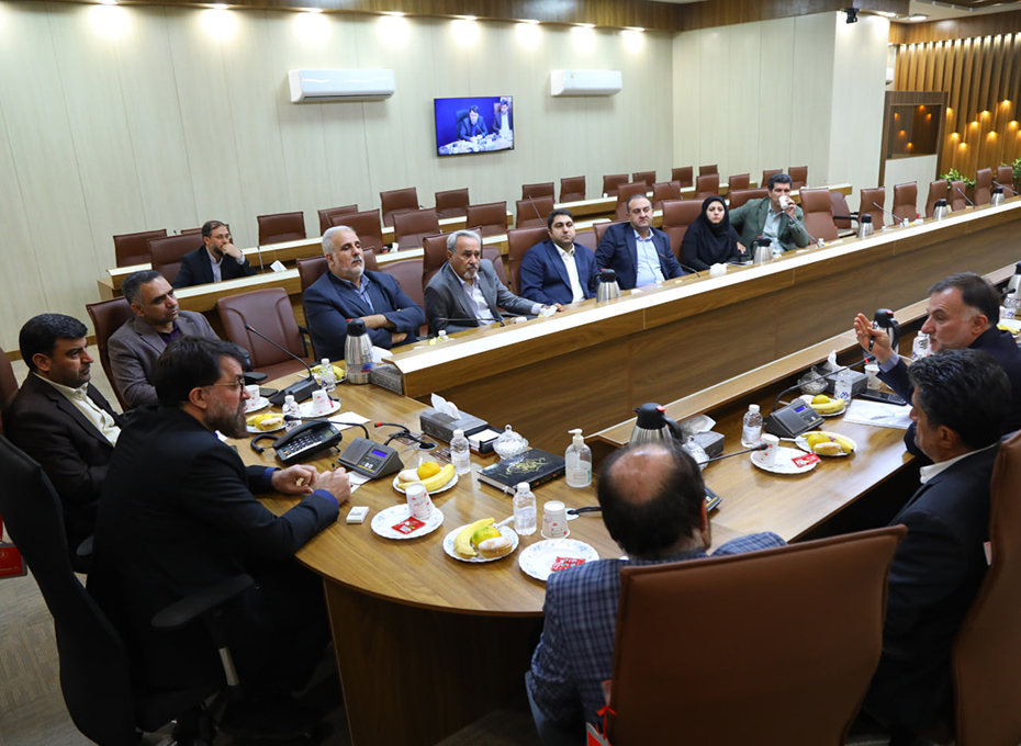 بعدازظهر دوشنبه بیست وچهارم مهرماه، مهندس عبدیان رئیس اتاق بازرگانی قزوین ،اعضای هیات رئیسه و هیات نمایندگان ،معاون اجرایی ومشاوررئیس و دبیر اجرایی پارلمان بخش خصوصی استان باآقایان دکتررجبی دادستان عمومی وانقلاب استان و رمضانی معاونت دادستانی دیدار  و گفت وگوکردندعکس کمکی شماره3