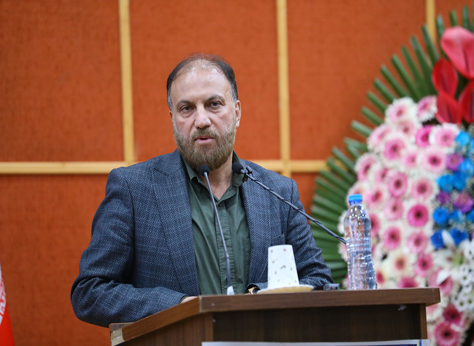 در مراسم تجلیل ازصادرکنندگان استان قزوین درسال 1401 ازسه صادرکننده نمونه ملی ازاستان قزوین،۳۴صادرکننده نمونه استانی ۲پیشکسوت حوزه صنعت و کشاورزی و ۵ مدیر اقتصادی استان تجلیل به عمل آمد.عکس کمکی شماره8