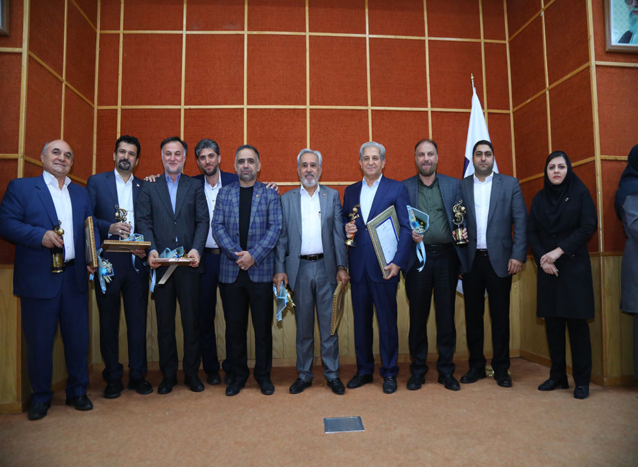 حضورشاخص اعضای هیات رئیسه وهیات نمایندگان اتاق  قزوین در جمع صادرکنندگان برتر استان 