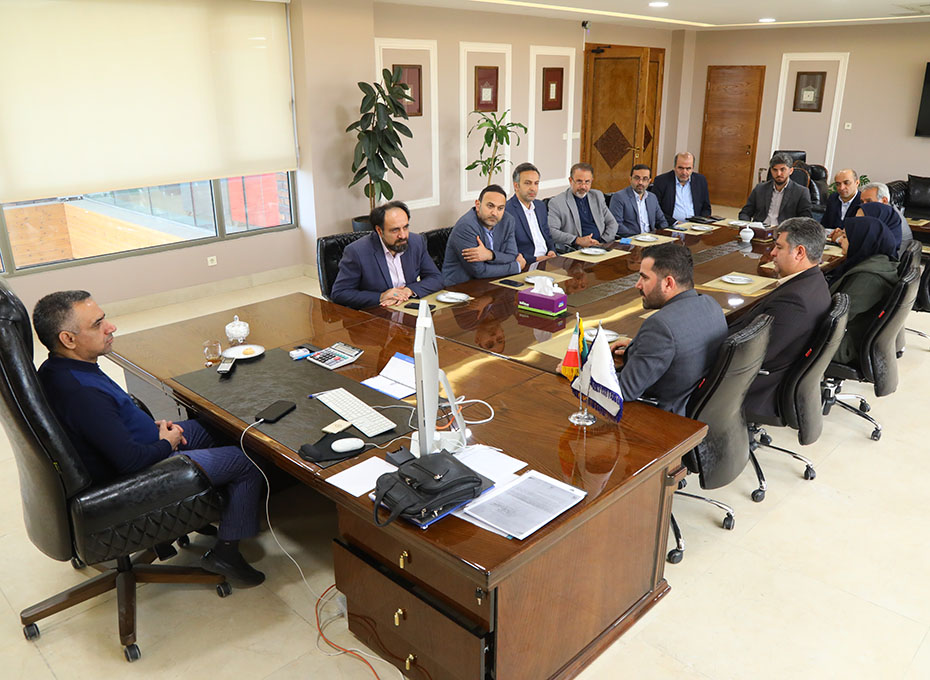 ظهرچهارشنبه دهم آبان ماه ،اعضای شورای هماهنگی روابط عمومی های استان قزوین باحضوردردفترریاست اتاق بازرگانی قزوین باآقای مهندس عبدیان رئیس پارلمان بخش خصوصی استان ومدیران اتاق بازرگانی قزوین دیدار کردند.عکس کمکی شماره1