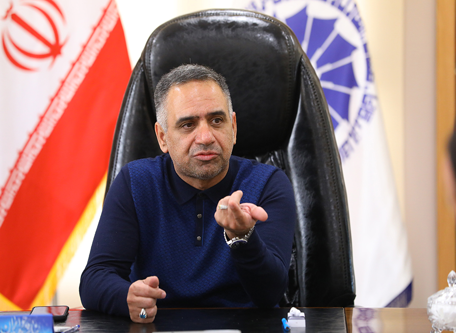 ظهرچهارشنبه دهم آبان ماه ،اعضای شورای هماهنگی روابط عمومی های استان قزوین باحضوردردفترریاست اتاق بازرگانی قزوین باآقای مهندس عبدیان رئیس پارلمان بخش خصوصی استان ومدیران اتاق بازرگانی قزوین دیدار کردند.عکس کمکی شماره4