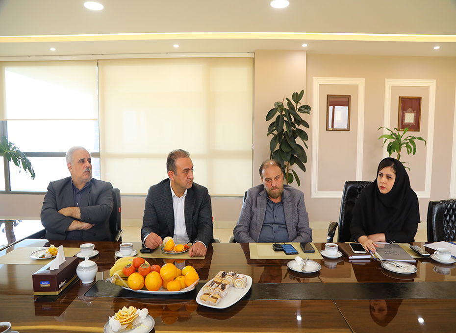 ظهرامروزدوشنبه، نشست چهاردهم هیات رئیسه اتاق بازرگانی،صنایع،معادن وکشاورزی  قزوین درششمین دوره فعالیت پارلمان بخش خصوصی استان برگزارشد.عکس کمکی شماره1