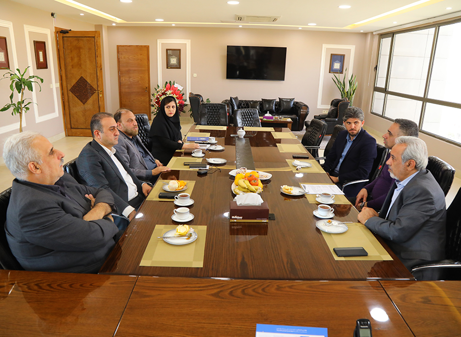 ظهرامروزدوشنبه، نشست چهاردهم هیات رئیسه اتاق بازرگانی،صنایع،معادن وکشاورزی  قزوین درششمین دوره فعالیت پارلمان بخش خصوصی استان برگزارشد.عکس کمکی شماره2