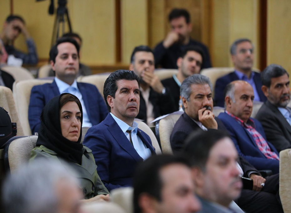 صبح امروزیکشنبه با حضور دکتر اعلایی استاندار قزوین ، دکتر مقیمی معاون وزیر صمت، رئیس هیئت مدیره و مدیر عامل سازمان صنایع کوچک و شهرک های صنعتی ایران ،مهندس عبدیان رئیس اتاق بازرگانی قزوین،مهندس رستمی سرپرست  سازمان صمت استان ،آهنگریان نائب رئیس و سعیدیان عضوهیت رئیسه اتاق ،رحمانی معاون استاندار،صفاری مدیر عامل شرکت شهرکهای صنعتی استان ،بابائی عضوهیات نمایندگان اتاق،جعفرزادشایان عضوهیات مدیره اتحادیه صادرکنندگان استان و فعالان اقتصادی حوزه صنعت ومعدن درسالن شهید امامی استانداری قزوین برگزارشد.عکس کمکی شماره5