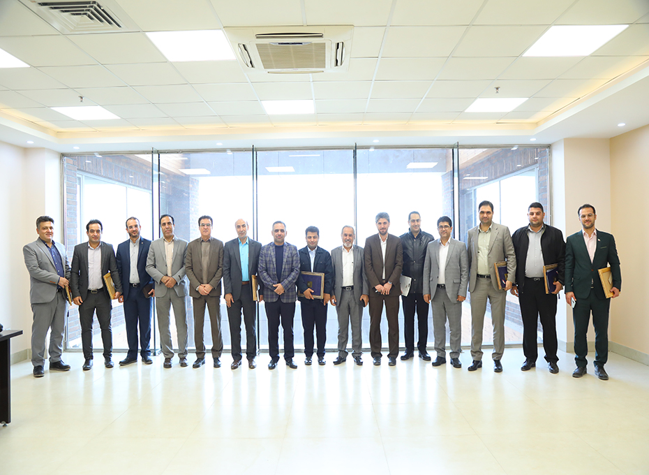 در اولین گردهمایی ماهانه  مدیران اتاق بازرگانی قزوین و شهرکهای صنعتی استان صورت گرفت؛ تقدیر اتاق بازرگانی قزوین ازمدیران شهرکهای صنعتی استان