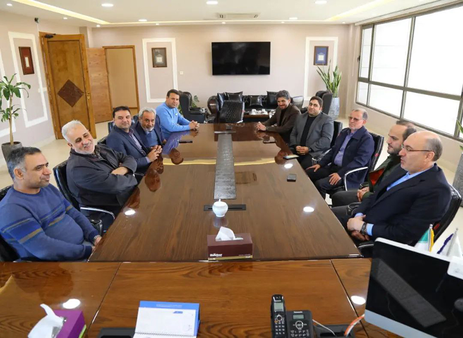 بعداز ظهرروز پنجشنبه نهم آذرماه،اتاق بازرگانی قزوین میزبان دکتر محمد باقر آقا علیخانی دبیر ستادتسهیل و رفع موانع تولید کشور و همراهان بودعکس کمکی شماره2