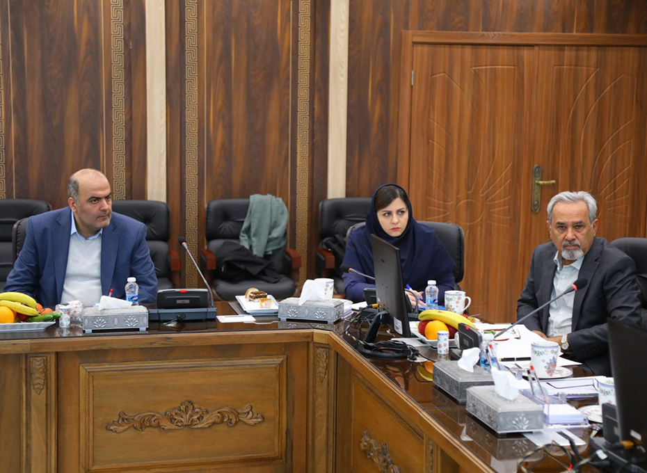 بررسی امورجاری اتاق و چگونگی ایجاد بانک اطلاعاتی درحوزه های مختلف تولیدی ازمهمترین موارد طرح شده دراین نشست بود.   عکس کمکی شماره2