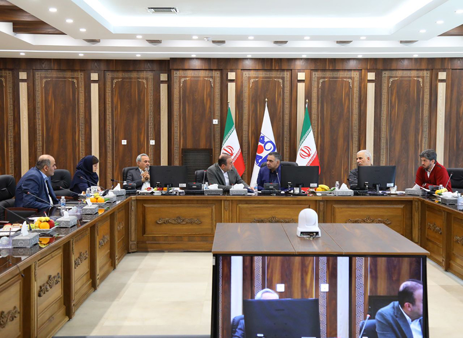 بررسی امورجاری اتاق و چگونگی ایجاد بانک اطلاعاتی درحوزه های مختلف تولیدی ازمهمترین موارد طرح شده دراین نشست بود.   عکس کمکی شماره3