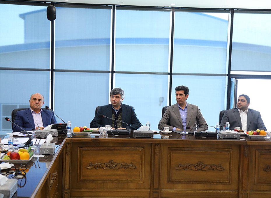 بعداز ظهر دوشنبه بیستم آذرماه هشتمین نشست هیات نمایندگان اتاق بازرگانی، صنایع، معادن وکشاورزی قزوین دردور ششم باحضور مدیرکل صنعت،معدن و تجارت استان ،رئیس و اعضای هیات نمایندگان پارلمان بخش خصوصی استان برگزار شد.عکس کمکی شماره2