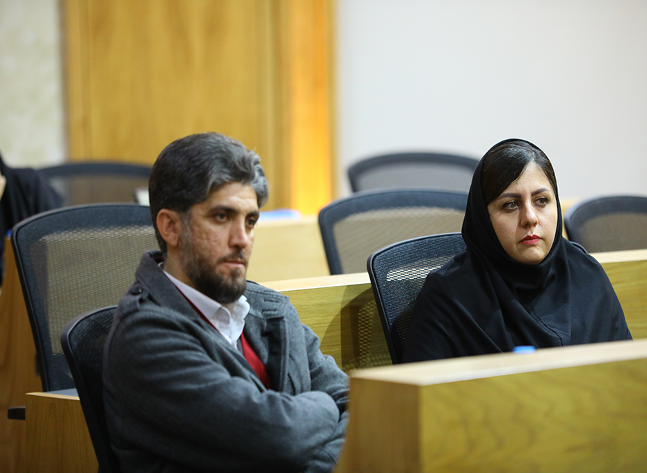 عصرپنجشنبه  سی ام آذرماه دومین نشست خبری مهندس عبدیان رئیس اتاق بازرگانی قزوین با نمایندگان رسانه های استان درسالن وکیل التجار(طبقه هشتم) پارلمان بخش خصوصی استان برگزارشد.🔶دراین نشست که باحضور آقای پازوکی عضوهیات رئیسه ،مدیران اجرایی اتاق و ۴۲تن ازفعالان نشریات مکتوب،آنلاین ودیداری وشنیداری استان همراه بود، گزارش جامع فعالیتهای اتاق بازرگانی قزوین طی 7ماه نخست فعالیت هیات نمایندگان دورششم ، دیدگاه های ریاست اتاق قزوین درخصوص مهمترین رویدادهای اقتصادی استان وکشور مطرح شدعکس کمکی شماره4