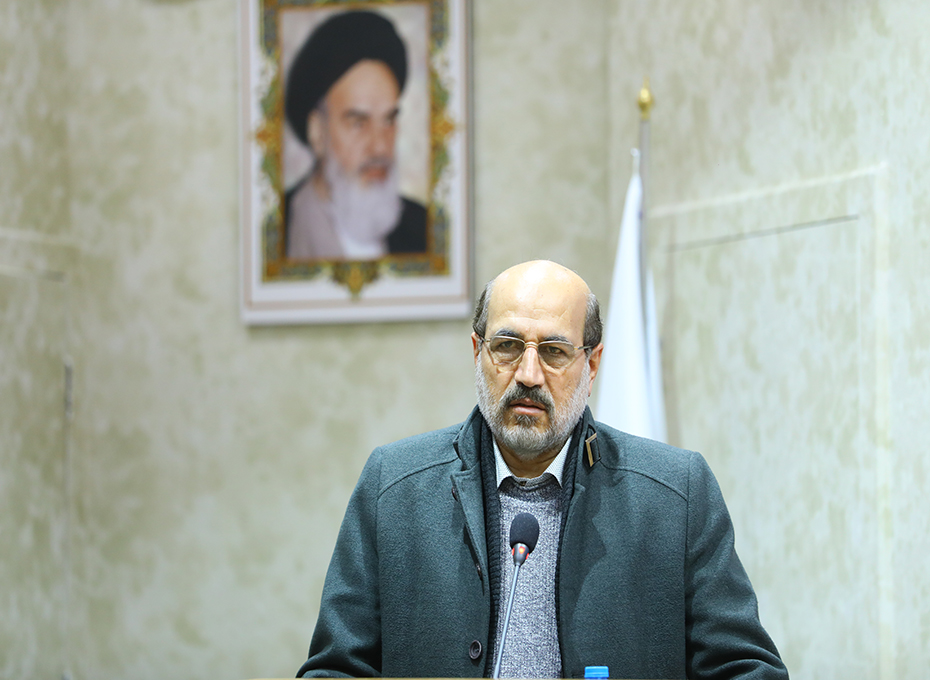 عصر چهارشنبه چهارم بهمن ماه ،آیین گرامیداشت سالروز ولادت امیرالمونین حضرت امام علی(ع) روز پدر و روزمرد وتقدیر ازفعالان مرد همراه باپارلمان بخش خصوصی استان درسالن اجتماعات وکیل التجار(طبقه هشتم) اتاق بازرگانی قزوین برگزارشدعکس کمکی شماره4