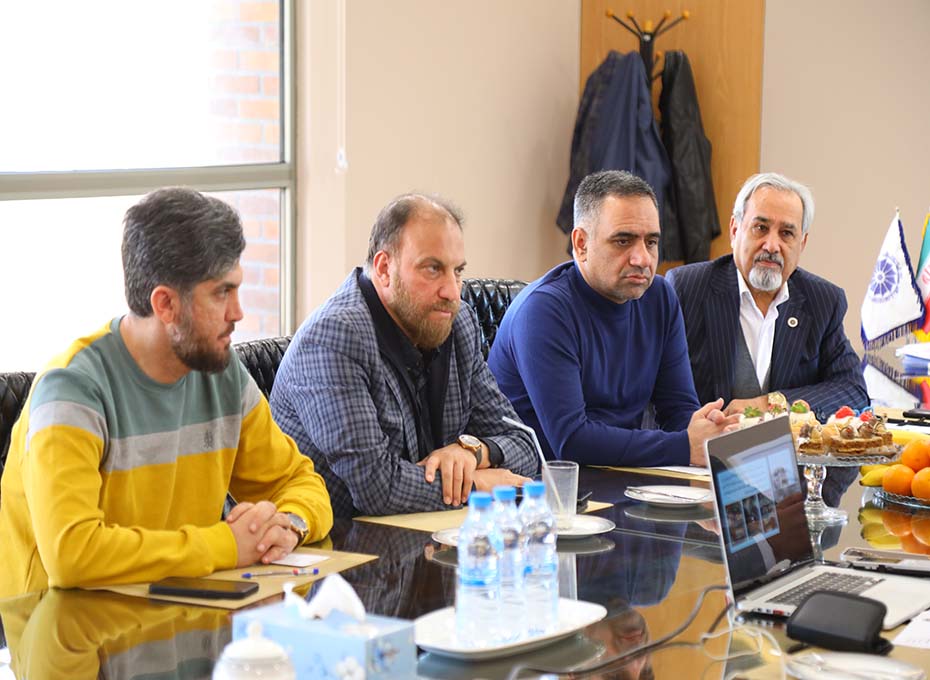 بیستمین  جلسه هیات رئیسه اتاق بازرگانی قزوین دردورششم فعالیت ، به بررسی مهمترین مواردمرتبط با امورجاری پارلمان بخش خصوصی استان اختصاص یافت.عکس کمکی شماره2