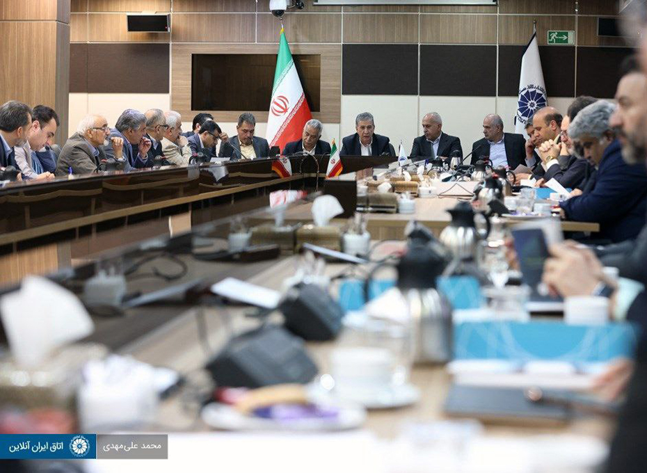 صبح یکشنبه  و پیش از برگزاری نهمین نشست از دوره دهم هیات نمایندگان اتاق ایران، نشست روسای اتاق‌های سراسر کشور ایران با رئیس و هیات رئیسه اتاق ایران برگزار شد. عکس کمکی شماره1