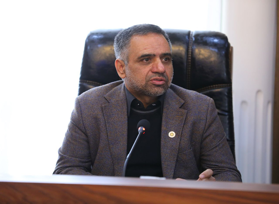 عصرچهارشنبه اولین نشست هیات نمایندگان اتاق بازرگانی، صنایع، معادن وکشاورزی قزوین  به ریاست مهندس عبدیان وباحضوراعضای هیات رییسه،هیات نمایندگان  و مدیران اجرایی اتاق و مهندس جعفرزادشایان عضوهیات مدیره اتحادیه صادرکنندگان استان درسالن اعتمادالتجار پارلمان بخش خصوصی استان تشکیل شدعکس کمکی شماره3
