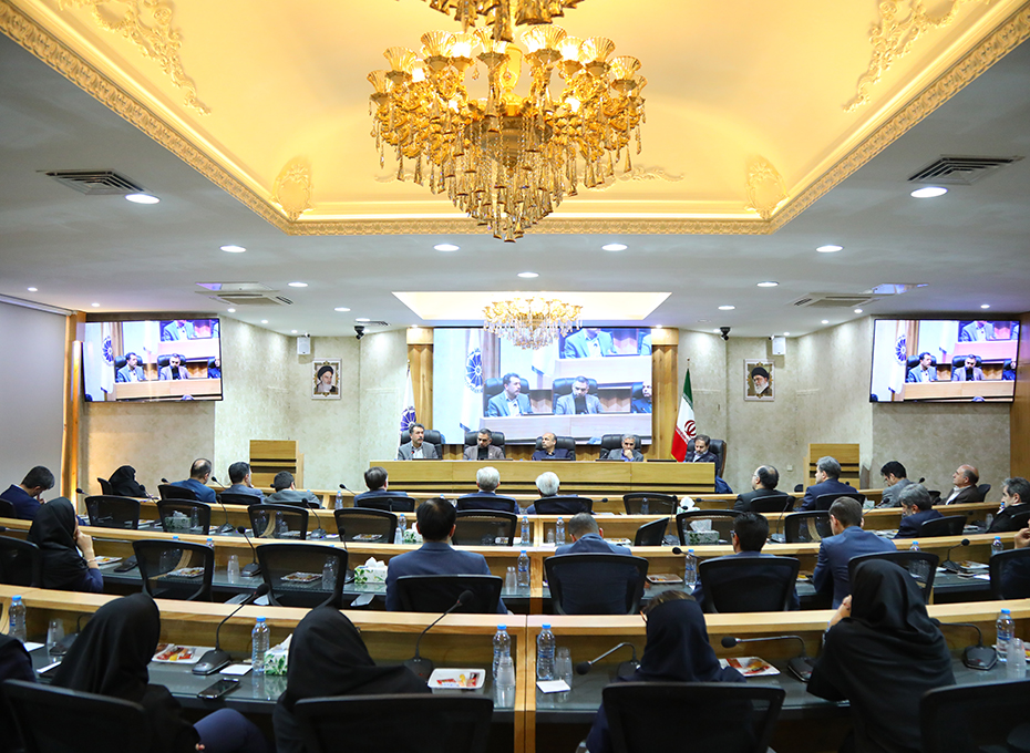  عصرچهارشنبه پانزدهم فروردین ماه ، اولین نشست فصلی هیات نمایندگان اتاق بازرگانی  قزوین با مدیران حوزه اقتصاد استان درسالن وکیل التجار(طبقه هشتم) پارلمان بخش خصوصی استان برگزارشدعکس کمکی شماره6