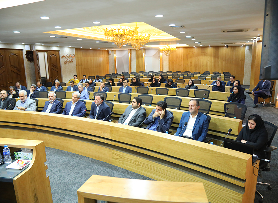 در اولین نشست فصلی هیات نمایندگان اتاق بازرگانی  قزوین با مدیران حوزه اقتصاد استان مطرح شد؛ مجموعه اتاق بازرگانی قزوین، هدفمند و برنامه محوردرحال حرکت به سمت توسعه پایدار  استان است