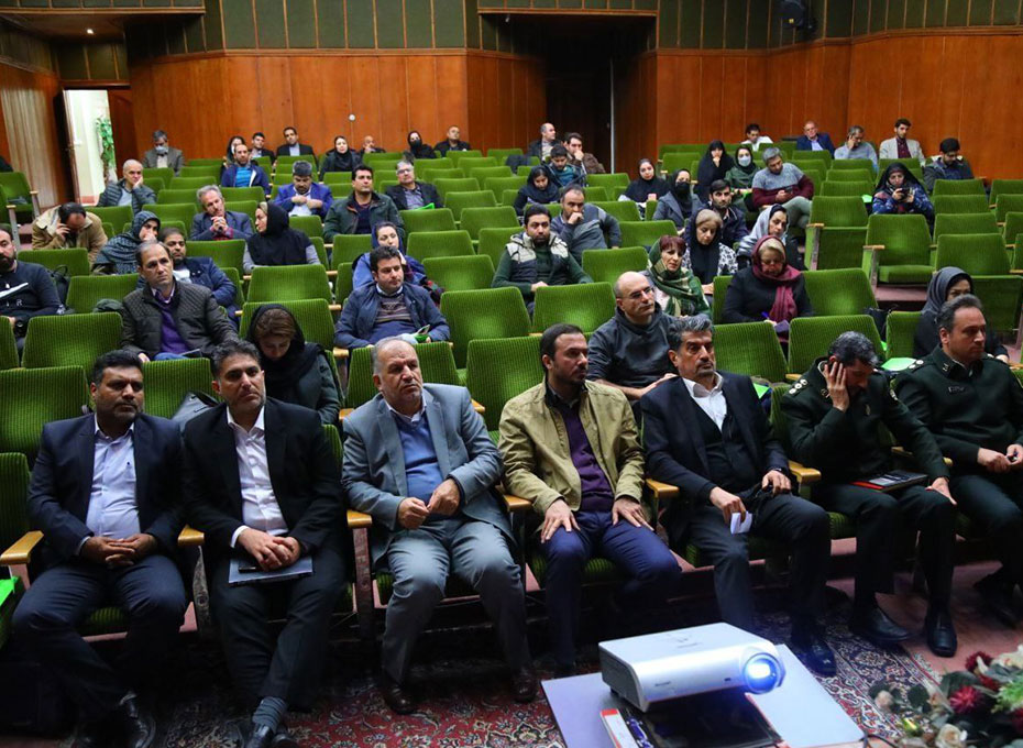 به کوشش اتاق بازرگانی،صنایع،معادن وکشاورزی  قزوین
صبح امروز سمینارآموزشی تخصصی «آشنایی بادیپلماسی تجاری و پیگیری امور حقوقی درتجارت بین الملل برگزارشد.
