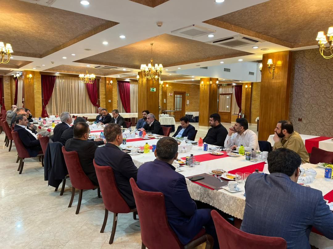 باحضورمهندس عبدیان رئیس اتاق بازرگانی قزوین صورت گرفت؛ نشست سه جانبه مدیران اقتصادی دولت،نمایندگان مجلس و هیات رئیسه اتاق های بازرگانی کشور