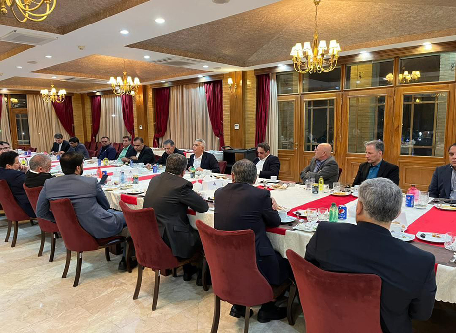 باحضورمهندس عبدیان رئیس اتاق بازرگانی قزوین صورت گرفت؛ نشست سه جانبه مدیران اقتصادی دولت،نمایندگان مجلس و هیات رئیسه اتاق های بازرگانی کشور