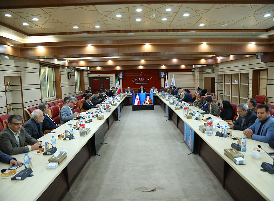 صبح شنبه بیست وپنجم فروردین ماه، نود وچهارمین شورای گفت وگوی دولت وبخش خصوصی استان قزوین و اولین  جلسه درسال جهش تولید بامشارکت مردم به ریاست دکتراعلایی استاندارقزوین و باحضور آقایان مهندس عبدیان رئیس اتاق بازرگانی و دبیر شورای گفت وگو،رمضانی معاون دادستان عمومی وانقلاب قزوین ،رحمانی معاون اقتصادی استانداری،اعضای هیات رئیسه و نمایندگان پارلمان بخش خصوصی استان  درشورا،مدیران ارشد اقتصادی ،مدیران اجرایی اتاق وفعالان اقتصادی استان  درسالن اجتماعات حوزه استاندارقزوین تشکیل شدعکس کمکی شماره7