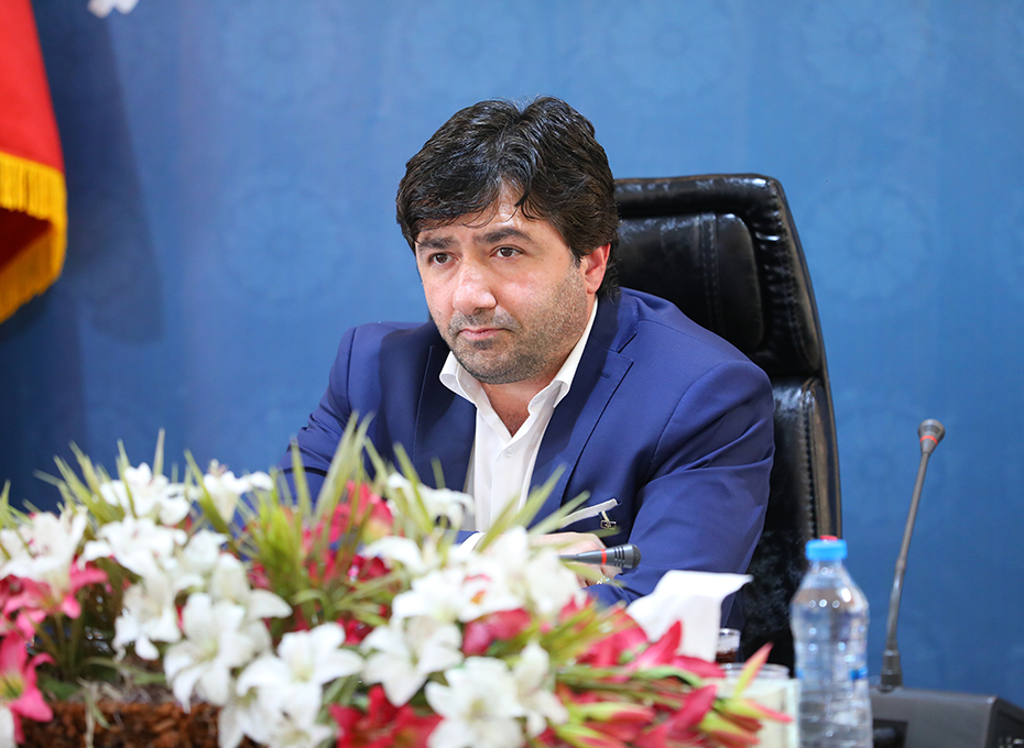 بعد از ظهرچهارشنبه پنجم اردیبهشت ماه جلسه هم اندیشی و بررسی مسایل و مشکلات حوزه انگور و کشمش استان  باحضور  آقایان مهندس  عبدیان رئیس اتاق بازرگانی، پازوکی عضوهیات رئیسه ،طاهرخانی و جباری از اعضای هیات نمایندگان واحمدی معاون اجرایی ومشاوررئیس اتاق وفعالان حوزه کشمش استان  درسالن سرای بازرگان برگزارشدعکس کمکی شماره2