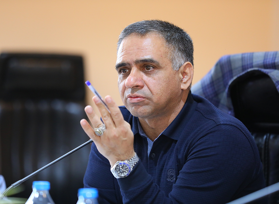 بعد از ظهرچهارشنبه پنجم اردیبهشت ماه جلسه هم اندیشی و بررسی مسایل و مشکلات حوزه انگور و کشمش استان  باحضور  آقایان مهندس  عبدیان رئیس اتاق بازرگانی، پازوکی عضوهیات رئیسه ،طاهرخانی و جباری از اعضای هیات نمایندگان واحمدی معاون اجرایی ومشاوررئیس اتاق وفعالان حوزه کشمش استان  درسالن سرای بازرگان برگزارشدعکس کمکی شماره5