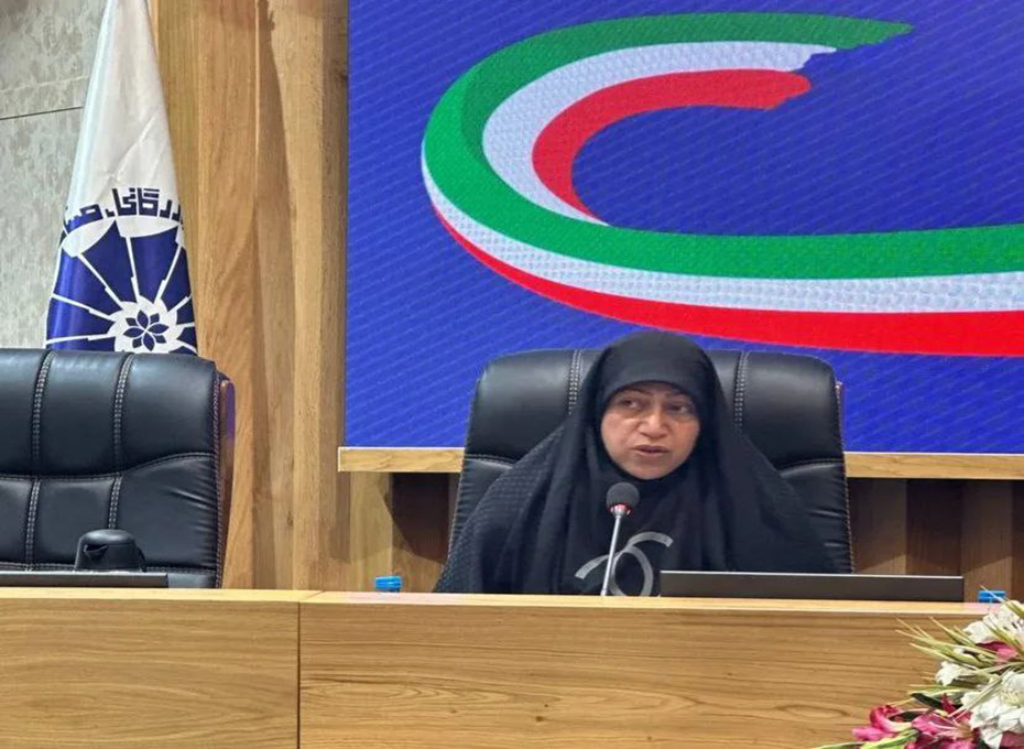 دراین نشست 150دقیقه ای که درفضایی صمیمانه وبه ریاست مهندس عبدیان وباحضورآیت الله اسلامی ومظفری نمایندگان استان درششمین مجلس خبرگان رهبری،خانم دکترمحمدبیگی نماینده قزوین درمجلس دوازدهم ،اعضای هیات رئیسه ،هیات نمایندگان،دبیر  اجرایی و کارکنان اتاق بازرگانی تشکیل شد؛ مهمترین دغدغه  های فعالان بهش خصوصی مطرح گردید.عکس کمکی شماره2