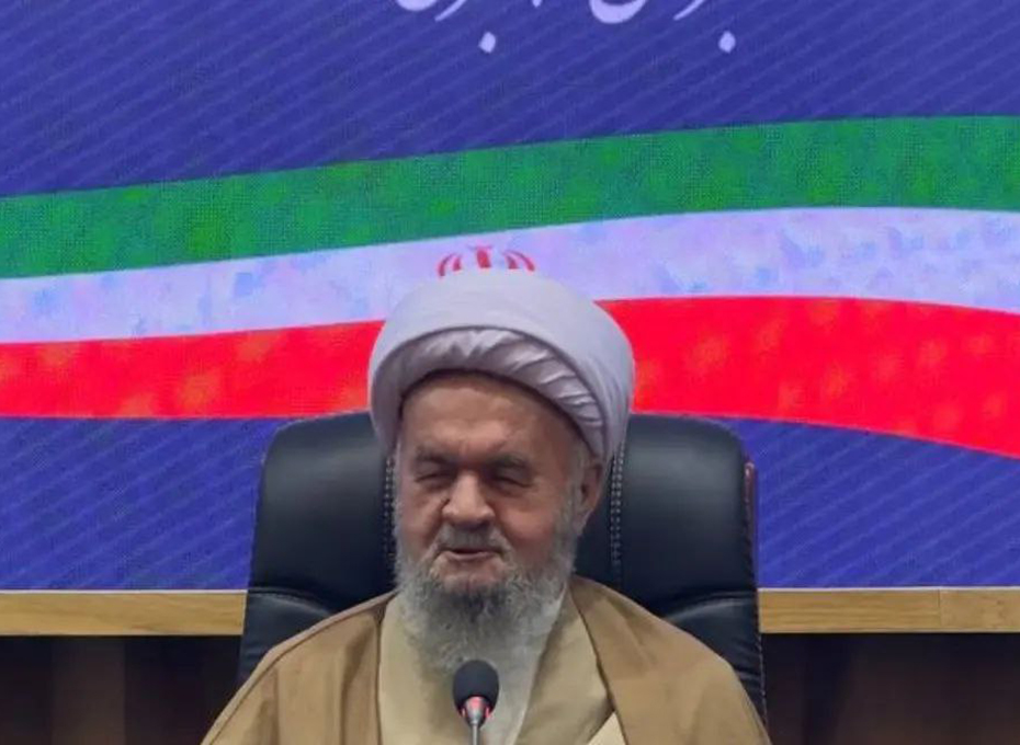 دراین نشست 150دقیقه ای که درفضایی صمیمانه وبه ریاست مهندس عبدیان وباحضورآیت الله اسلامی ومظفری نمایندگان استان درششمین مجلس خبرگان رهبری،خانم دکترمحمدبیگی نماینده قزوین درمجلس دوازدهم ،اعضای هیات رئیسه ،هیات نمایندگان،دبیر  اجرایی و کارکنان اتاق بازرگانی تشکیل شد؛ مهمترین دغدغه  های فعالان بهش خصوصی مطرح گردید.عکس کمکی شماره4