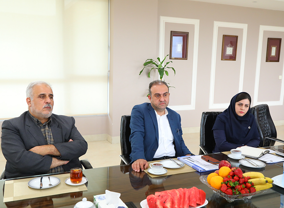 ظهردوشنبه، چهارمین نشست هیات رئیسه اتاق بازرگانی قزوین درسال جاری تشکیل شد.*عکس کمکی شماره1