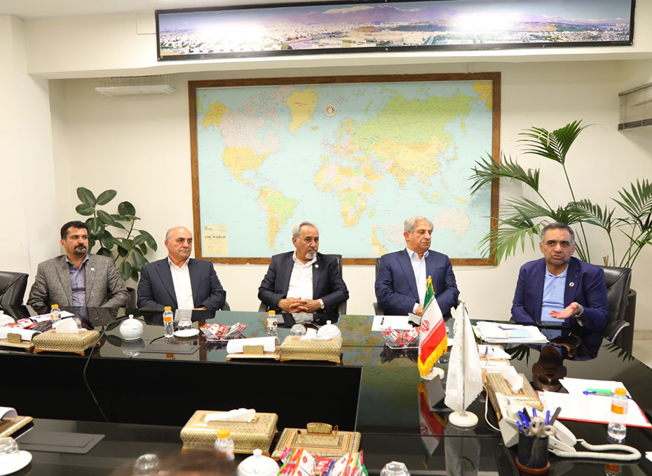 دیدارهیات رئیسه وهیات نمایندگان اتاق بازرگانی قزوین وهیات مدیره اتحادیه صادرکنندگان استان  بارئیس سازمان توسعه تجارت ایران                                           