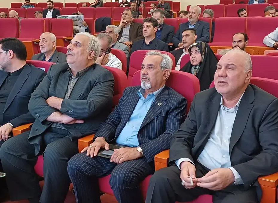 باحضوراعضای هیات رئیسه اتاق بازرگانی قزوین همایش بسیج تجار اتاق های بازرگانی و اصناف سراسر کشور برگزار شد