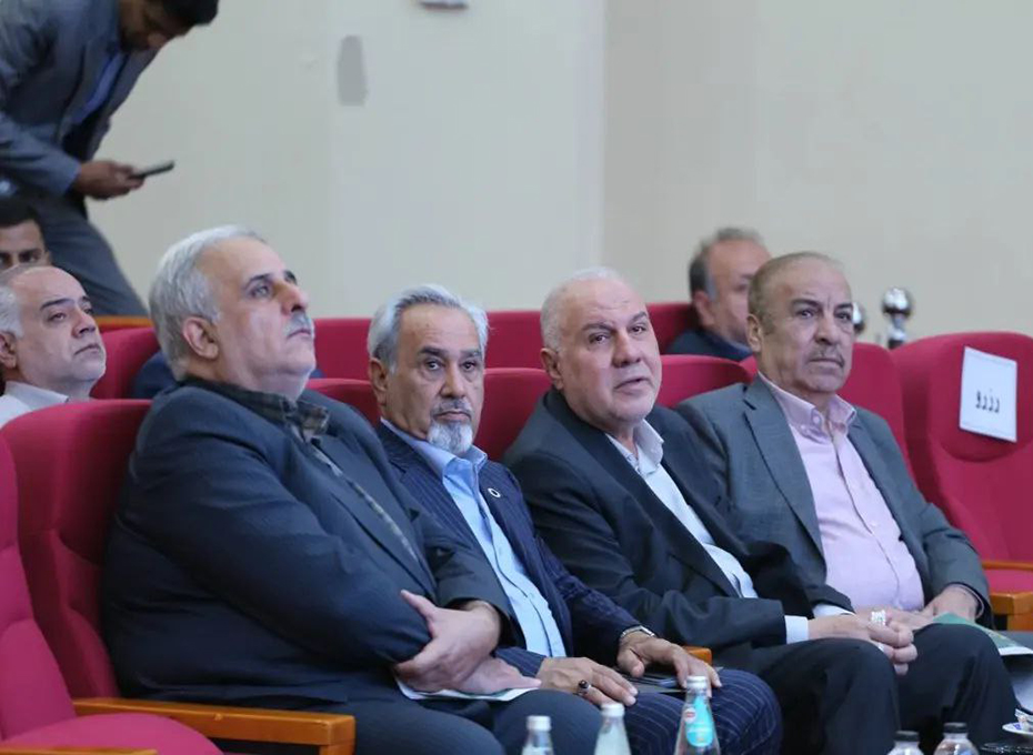 باحضوراعضای هیات رئیسه اتاق بازرگانی قزوین همایش بسیج تجار اتاق های بازرگانی و اصناف سراسر کشور برگزار شد