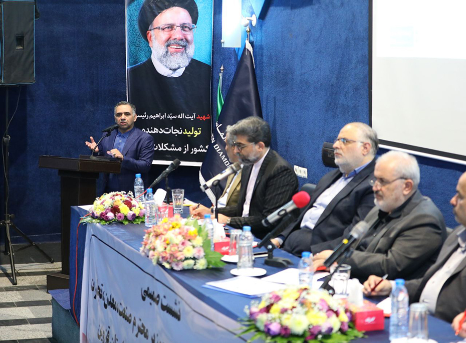 مهندس عبدیان  رئیس اتاق بازرگانی قزوین:   بزرگترین مشکل حال حاضر صادرکنندگان کشور واستان قزوین،چندنرخی بودن ارزاست