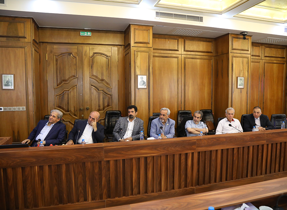 سومین نشست هیات نمایندگان اتاق بازرگانی،صنایع،معادن وکشاورزی  قزوین به ریاست مهندس عبدیان و باحضوراعضای هیات رئیسه ،هیات نمایندگان ومدیران اجرایی  اتاق قزوین و آقایان مهندس جعفرزادشایان عضوهیات مدیره اتحادیه صادرکنندگان استان وعمیدی رئیس نمایندگی وزارت امورخارجه دراستان درسالن اعتمادالتجارپارلمان بخش خصوصی استان تشکیل شد.عکس کمکی شماره1