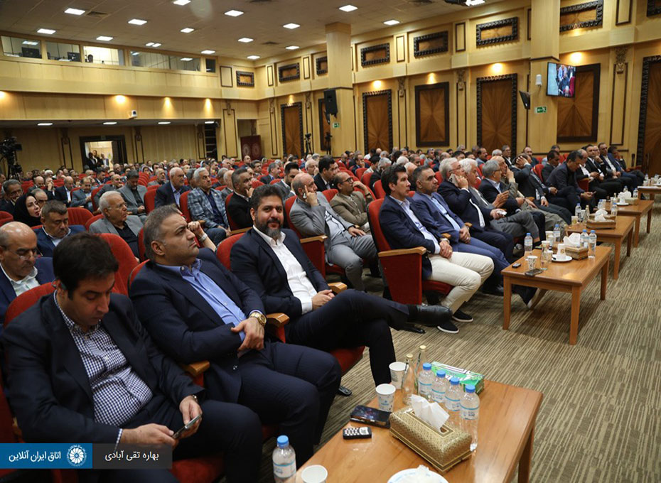 سیزدهمین نشست دوره دهم هیات نمایندگان اتاق ایران با حضورمهندس عبدیان رئیس اتاق بازرگانی قزوین ونمایندگان اتاق قزوین در جمع  نمایندگان بخش خصوصی کشور برگزار شد. در کنار مباحث روز اقتصادی، در این نشست بررسی بودجه اتاق ایران نیز در دستور کار این نشست  قرارداشت .عکس کمکی شماره2